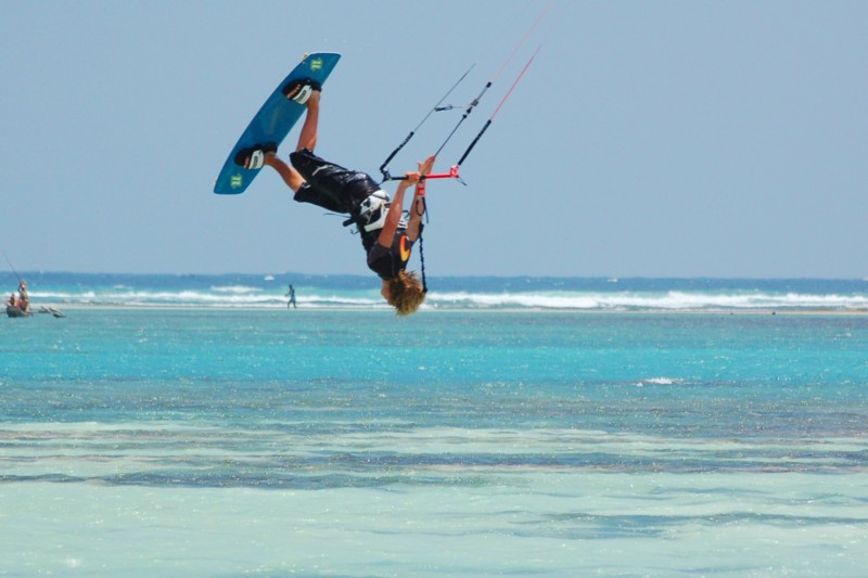 Vindsurfing & Kitesurfing i Kenyas ideelle passatvinder