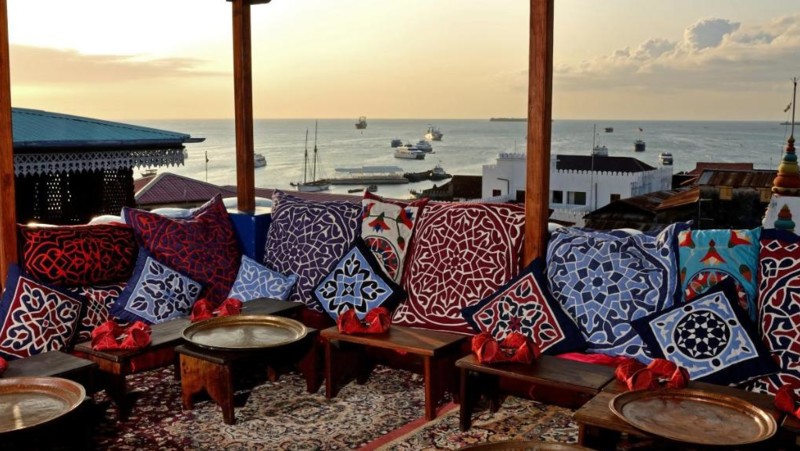 Middag p&aring; Emerson on Hurumzi &ndash; tradisjonell taarab og historisk stemning